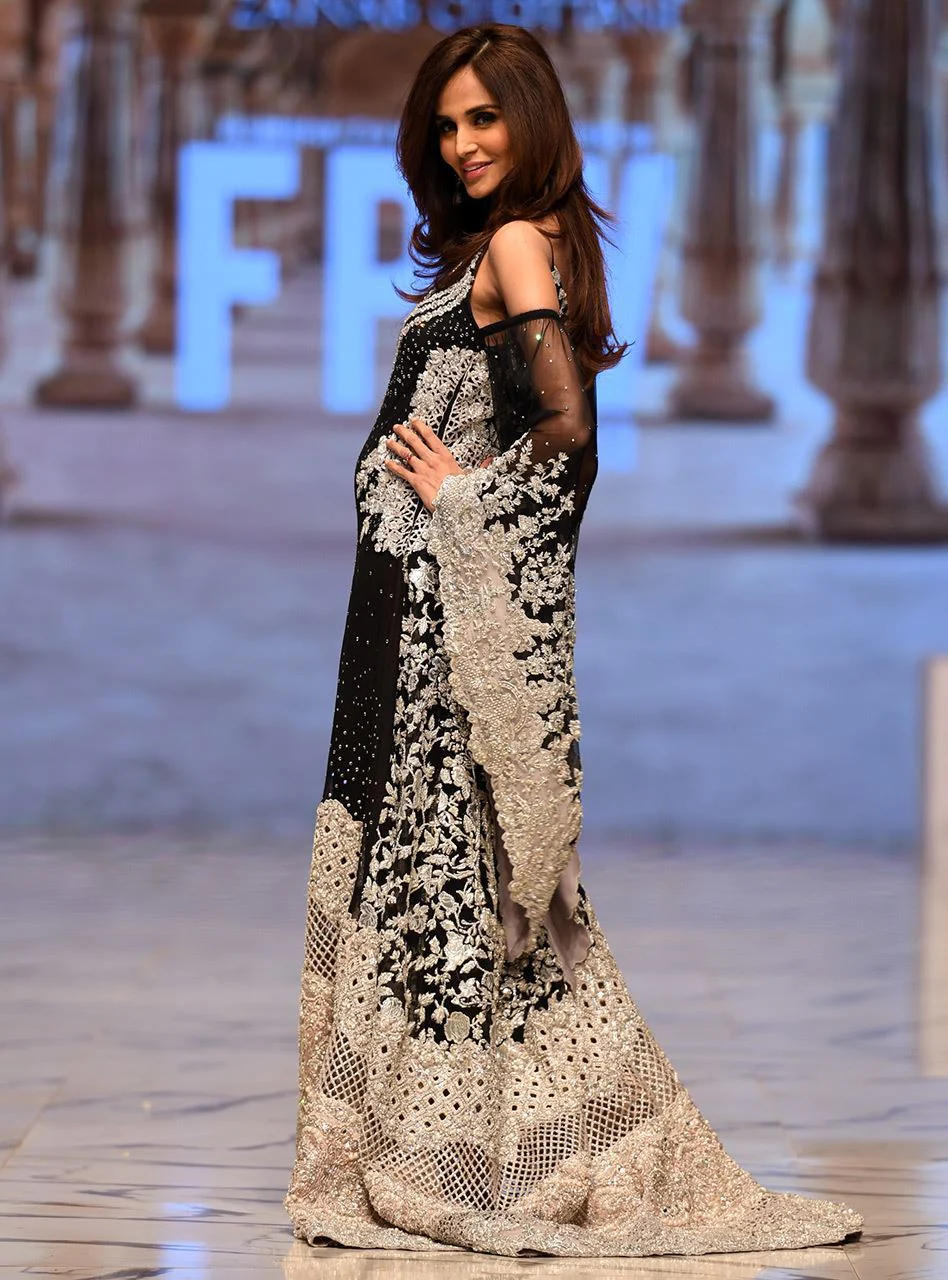 Black Gown - D 54 - Image 2