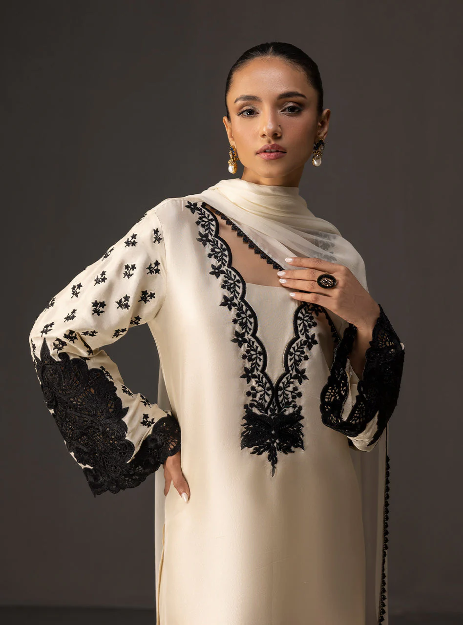 Ivory Noir - Image 4