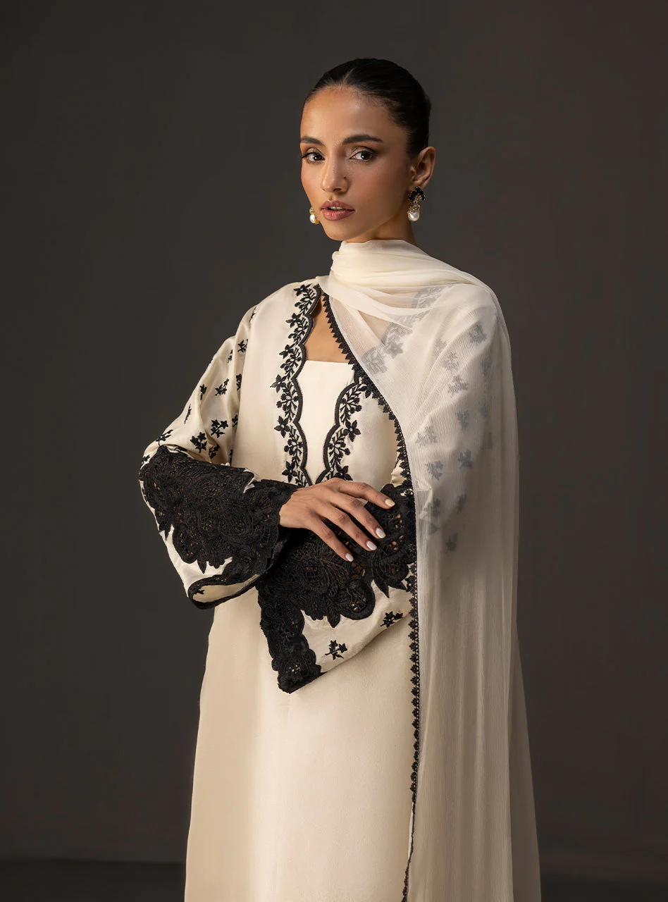 Ivory Noir - Image 6