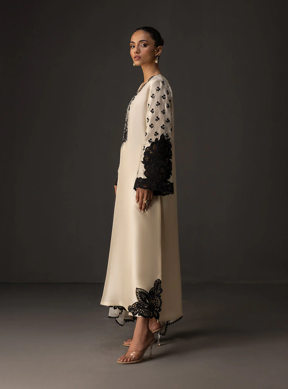 Ivory Noir - Image 7