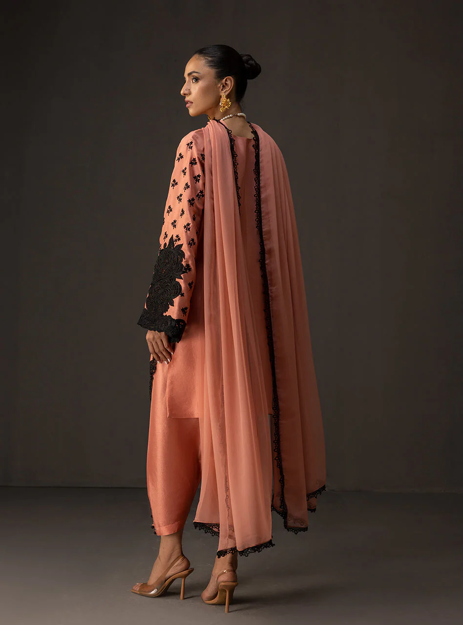 Peach Bloom Noir - Image 3