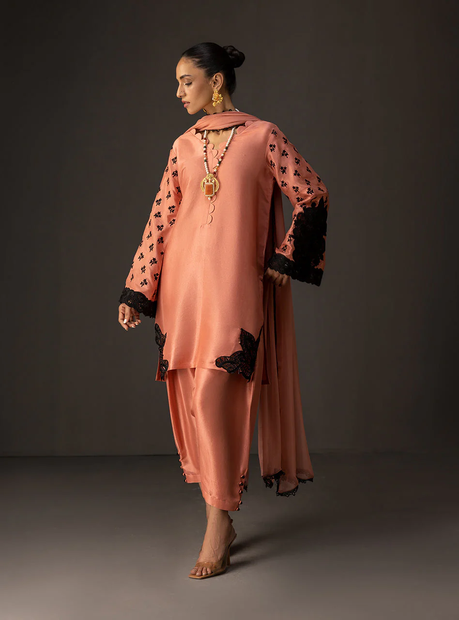 Peach Bloom Noir - Image 7
