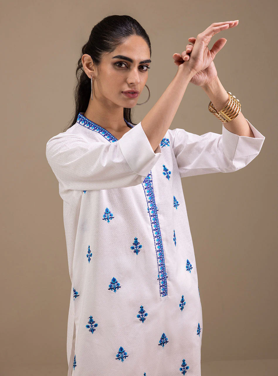 White Beauty - Image 3